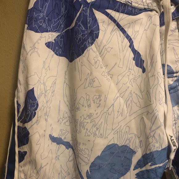 💛💛 Men’s Blue/White floral Board Shorts - Picture 3 of 8